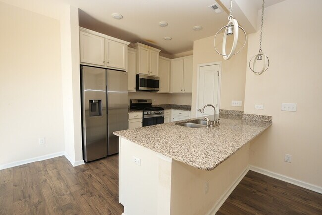Foto del edificio - Beautiful townhome in desirable Terrell Community