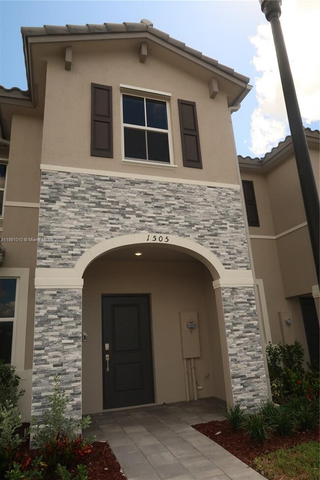 Building Photo - 1505 SE 27th Rd