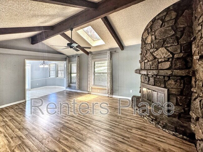 Foto del edificio - 705 Greenview Cir