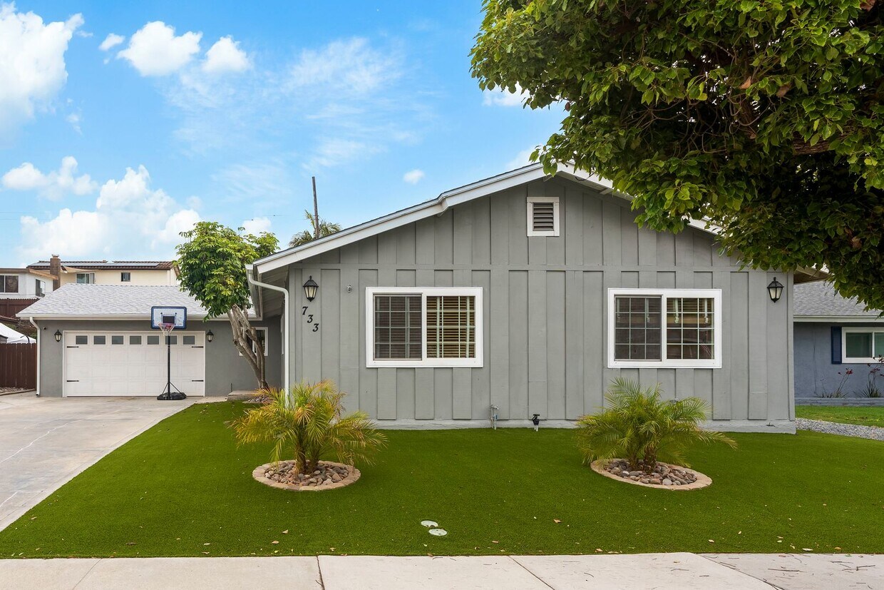 Primary Photo - SPACIOUS 4 BEDROOM/2 BATHROOM HOME FOR REN...