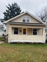 Building Photo - 1416 St Lawrence Ave