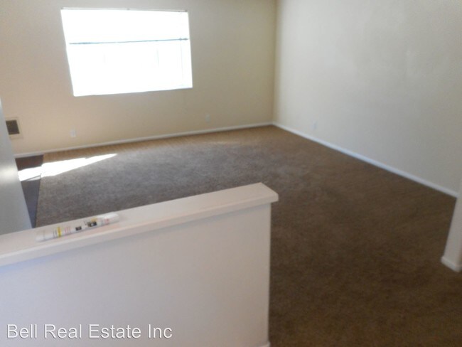 Building Photo - 940-940 E 24th Ave