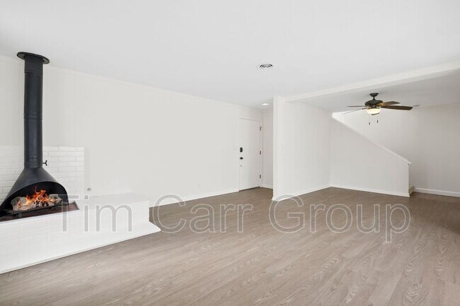 Building Photo - 331 E Bay St