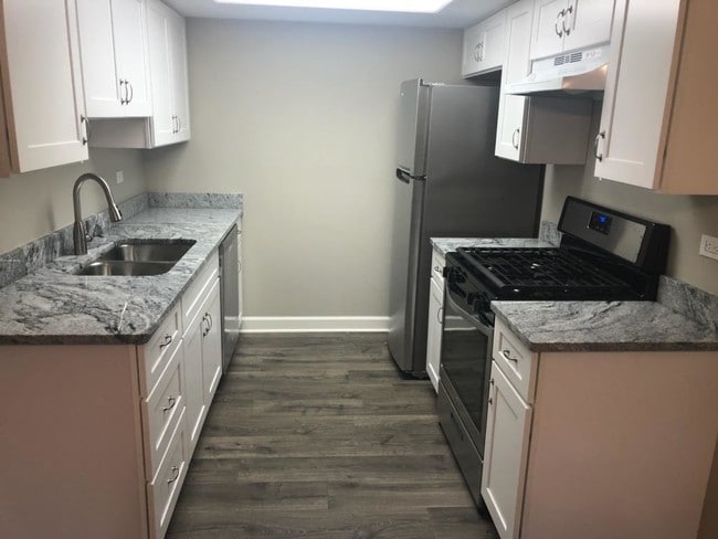 Kitchen - 1369 Westminster Cir