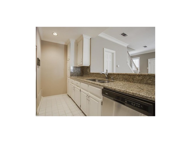 Foto del edificio - 5907 Hillcrest Ave