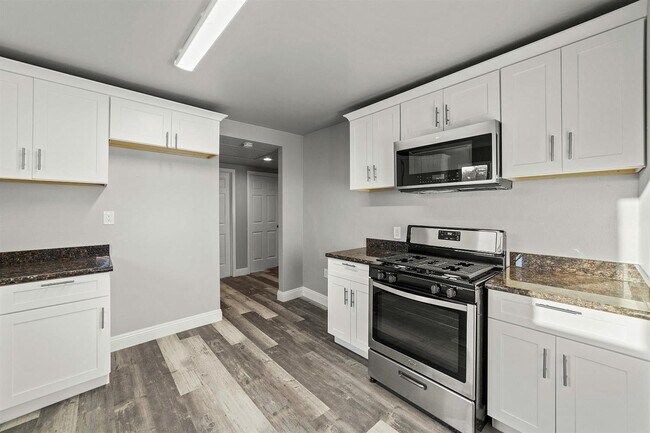 Foto del edificio - 3210 24th Ave
