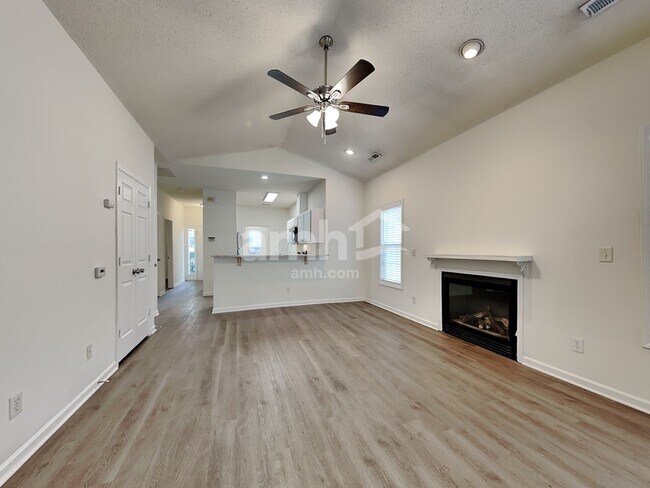 Foto del edificio - 108 Cameron Way Cir