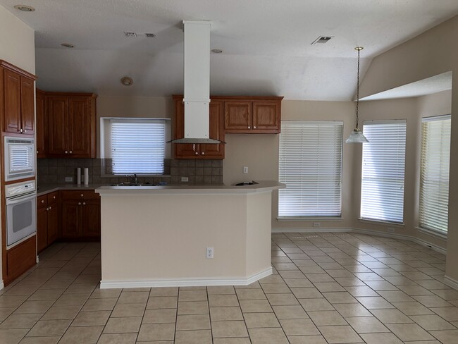 Foto del edificio - 6400 Greenbriar Ln