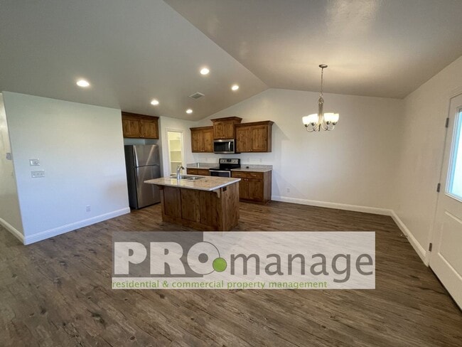 Foto del edificio - 3 Bed, 2 Bath Town Home w/ 2 Car Garage - Idaho Falls