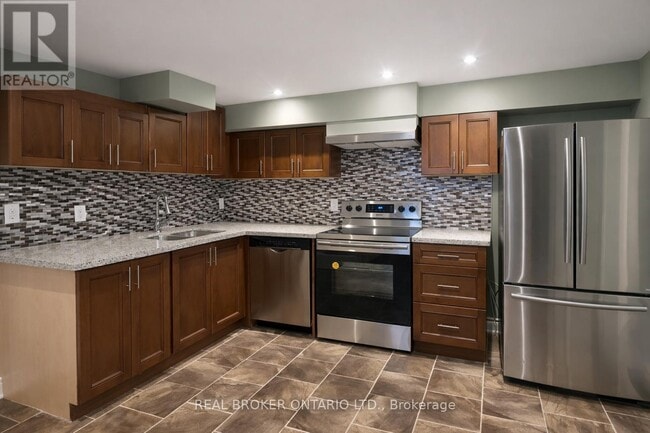 Photo du bâtiment - 926 Flagship Dr