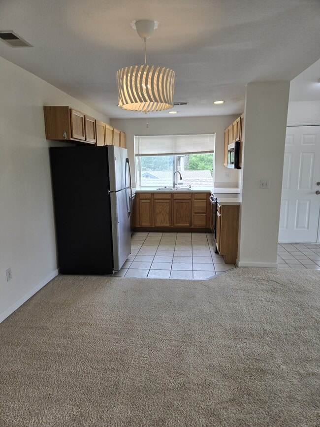 Building Photo - 5225 White Willow Dr