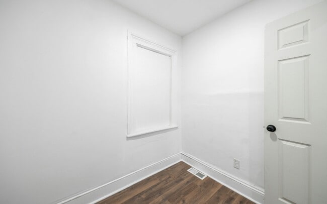 Building Photo - 1361 E 45th St