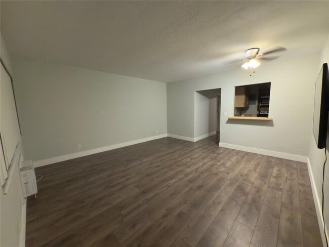 Foto del edificio - 600 Layne Blvd