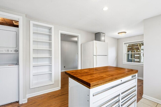 Foto del edificio - 2be/1ba House in the Heart Of Carrboro with Gym & Sauna