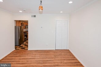 Building Photo - 1729 Gales Pl NE