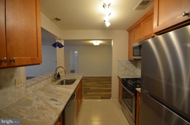 Foto del edificio - 10009 Vanderbilt Cir