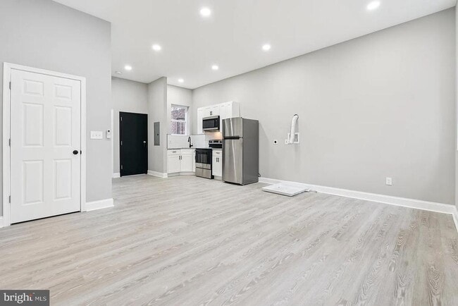 Building Photo - 916 N Arlington Ave