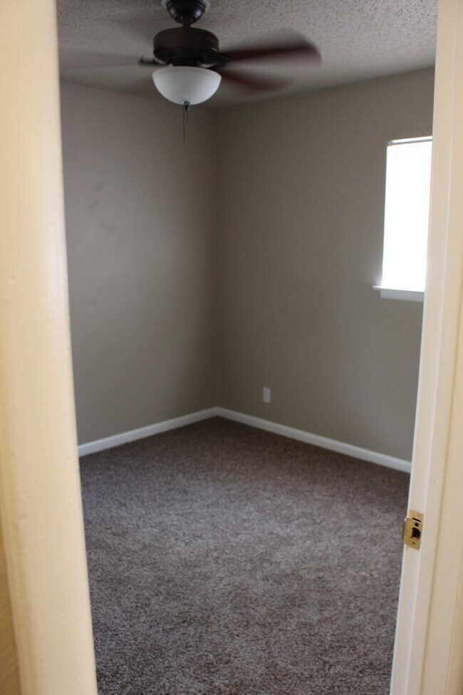 Building Photo - 1713 Parkview Ter