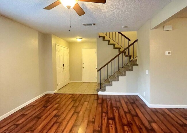 Foto del edificio - Spacious 4BR House in Sacramento
