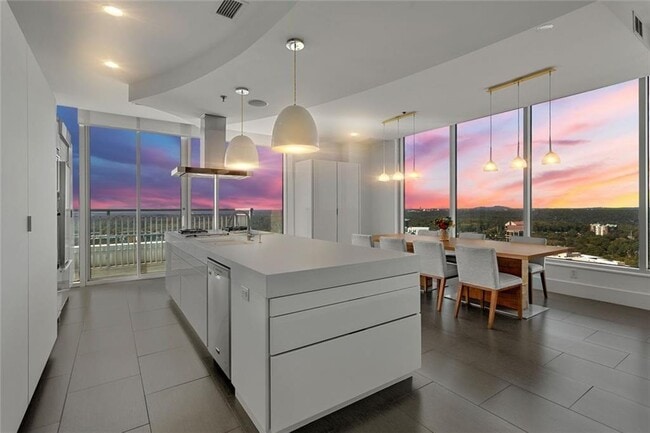 Foto del edificio - 3338 Peachtree Rd NE