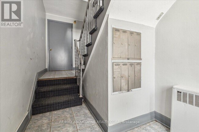 Photo du bâtiment - 1023 Churchill Ave