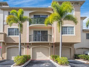 Building Photo - 100 Crestwood Ct N