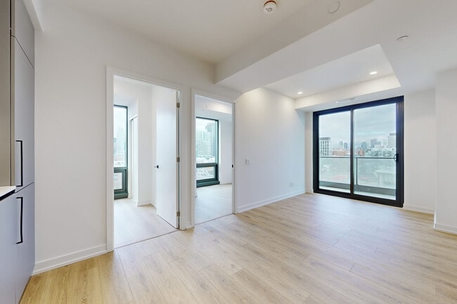 Building Photo - 35 Parliament St