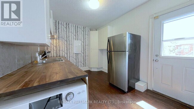 Photo du bâtiment - 149 Wellington St S