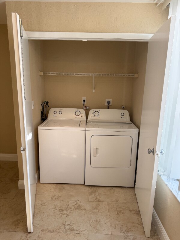 Foto del edificio - 2871 N Oakland Forest Dr