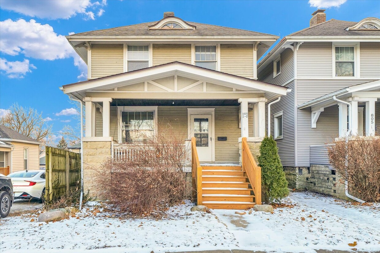 Primary Photo - Rental Home Located at 805.5 E. Grove Street