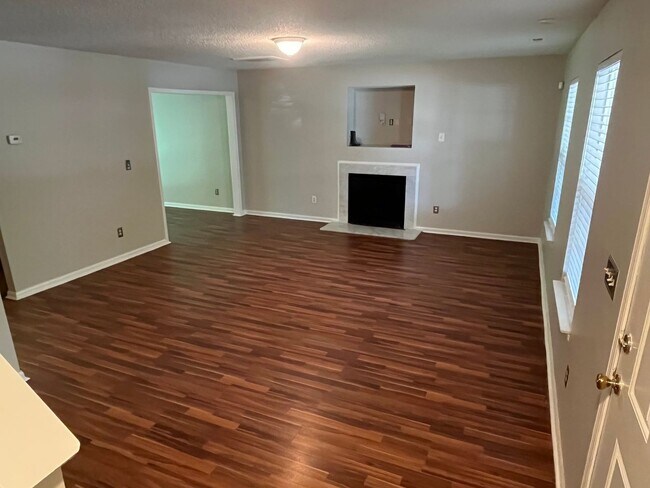 Foto del edificio - Great 3 Bed, 2.5 Bath house in University ...