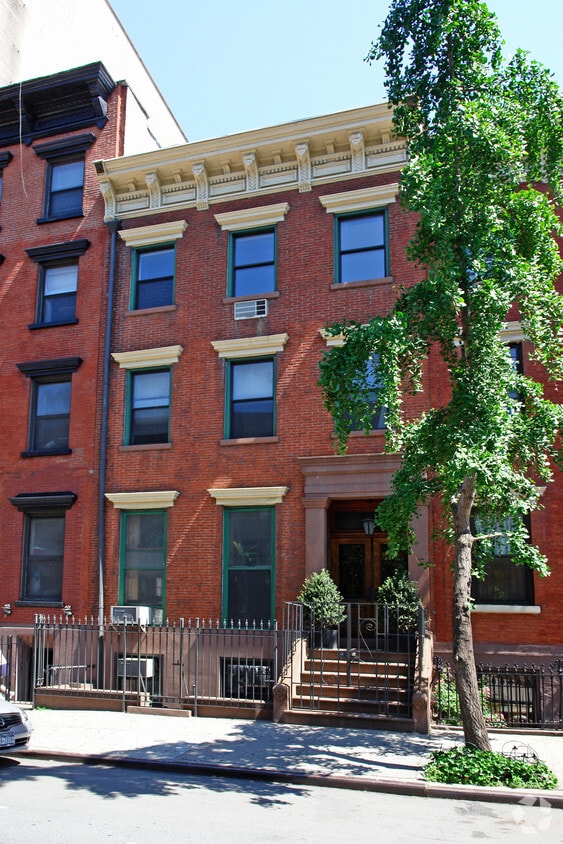 Building Photo - 331 W 18th St