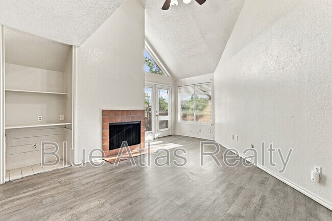 Foto del edificio - 9803 Walnut St