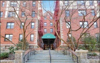 Building Photo - 673 Locust St