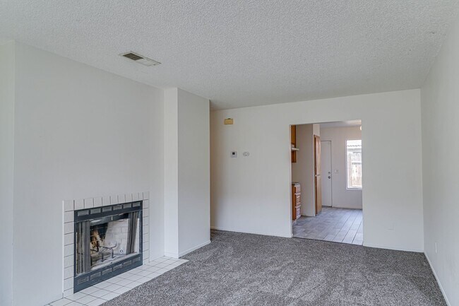 Foto del edificio - 4418 White Ln