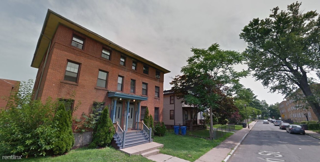 30 Alden St, Hartford, CT 06114 Room for Rent in Hartford, CT