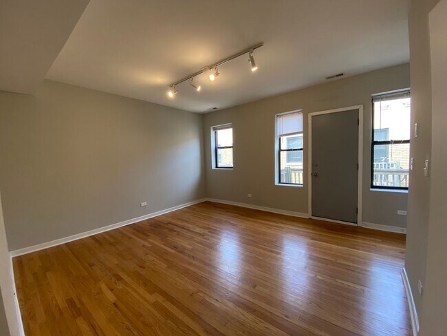 Foto del edificio - 4817 N Christiana Ave