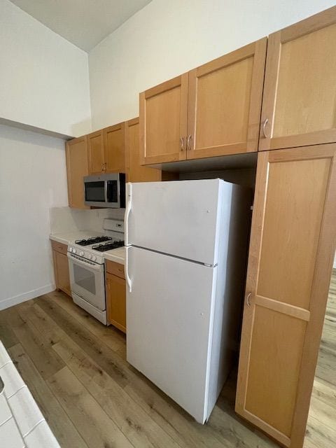 Photo - 808-812 Westmount Dr Apartment