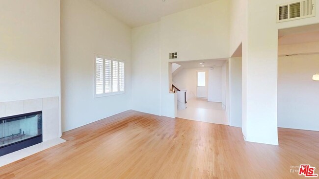 Foto del edificio - 5641 Como Cir
