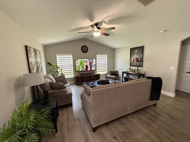 Foto del edificio - 219 Compass Rose Dr