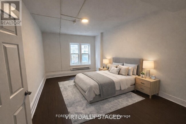 Building Photo - 132 Dundas St E