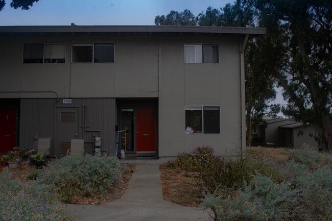 Front - 1709 Baker Ct