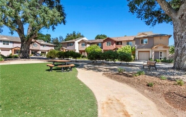Foto del edificio - 3 bedroom 2.5  bath home with garage