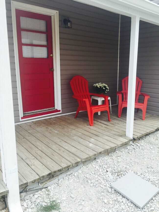 Porch - 1027 S 4th St
