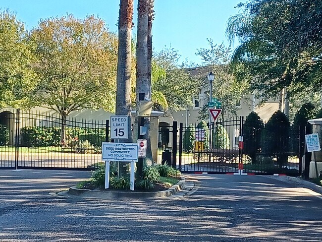 Foto del edificio - "$500 MOVE-IN SPECIAL! - Beautifully Updated 2/2 Condo in Gated Southside Neighborhood!"