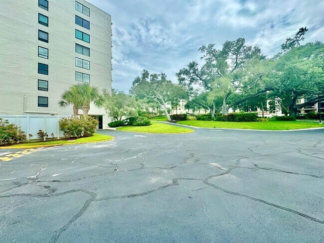 Foto del edificio - 220 Belleview Blvd