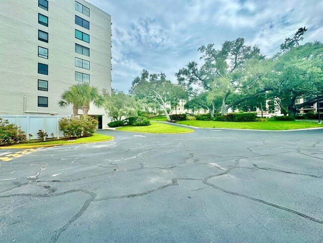 Building Photo - 220 Belleview Blvd