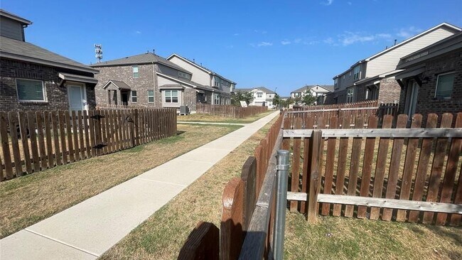 Foto del edificio - 603 Caterpillar Ln