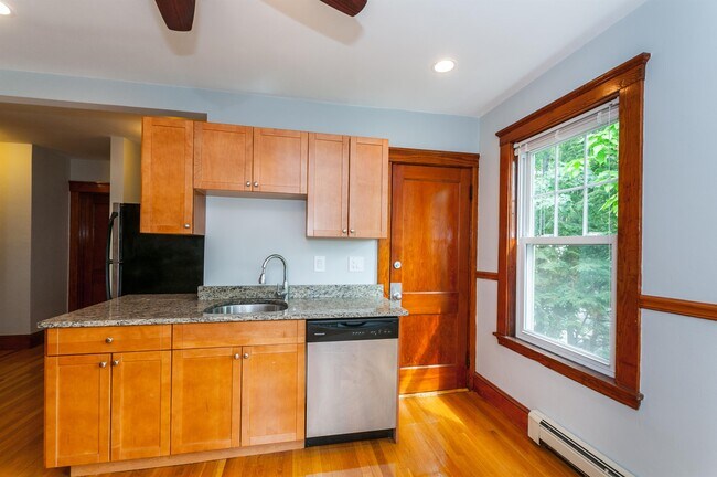 Foto del edificio - 28 Brookside Ave