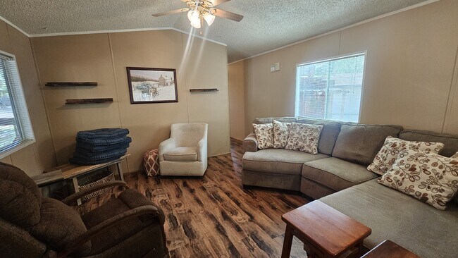 Foto del edificio - 2192 S Woods Dr